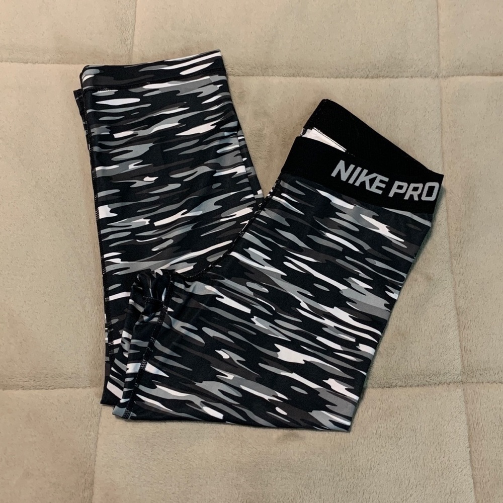 Nike Pro- Capri Leggings - image 1